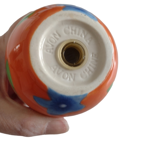 Luau flowered vintage salt and pepper shakers. Preloved. - Picture 7 of 7